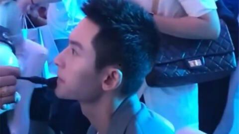 娱乐吃瓜酱精致女生